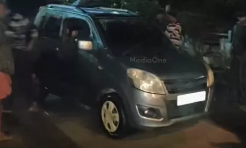 മാനന്തവാടിയിൽ കാറിന് തീ പിടിച്ച് ഒരാൾ മരിച്ചു; പൊള്ളലേറ്റ ഭാര്യ ചികിത്സയില്‍