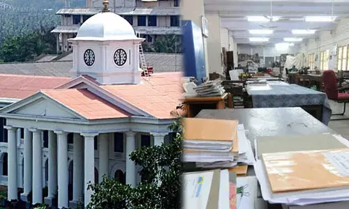 സർക്കാർ ജീവനക്കാരുടെ പ്രവൃത്തിദിനം ആഴ്ചയില്‍ അഞ്ചാക്കും?;  തത്വത്തിൽ അംഗീകരിച്ച് സർവീസ് സംഘടനകൾ