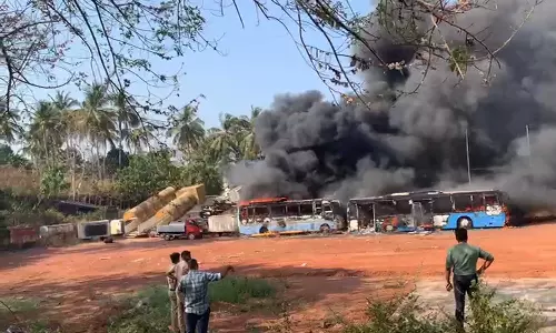 Fire breaks out on Karipur Airport Road Four buses Damaged