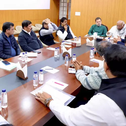 ആരുമായും സഖ്യത്തിനില്ല; ബംഗാളിലെ 294 സീറ്റുകളിലും കോൺഗ്രസ് ഒറ്റയ്ക്ക് മത്സരിക്കും