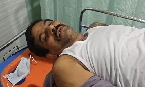 റോഡിന് കുറുകെ കയർ കെട്ടി വീഴ്ത്തി; എറണാകുളത്ത് സിപിഎം ലോക്കൽ കമ്മിറ്റി അംഗത്തിന് നേരെ വധശ്രമമെന്ന് പരാതി