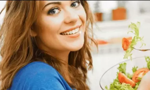 ചെറുപ്പം നിലനിർത്തണോ?;എങ്കിൽ ഈ ഭക്ഷണങ്ങളോട് അകലം പാലിച്ചോളൂ...