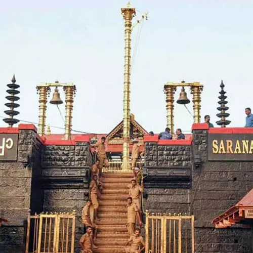 ശബരിമല കൊടിമര പുനര്‍നിര്‍മാണം പ്രത്യേകം അന്വേഷിക്കാന്‍ ഹൈക്കോടതി നിര്‍ദേശം; 30 ദിവസത്തിനകം റിപ്പോര്‍ട്ട് നല്‍കണം