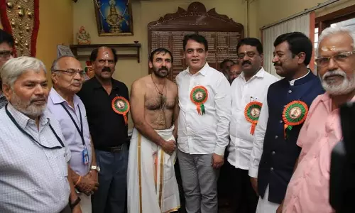 ബിജെപി നേതാക്കളുമായുള്ള ഉണ്ണികൃഷ്ണൻ പോറ്റിയുടെ ബന്ധം; മറുപടി പറയാനാകാതെ സംസ്ഥാന നേതൃത്വം