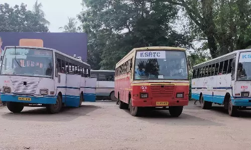 atrocities against lady advocate in ksrtc bus