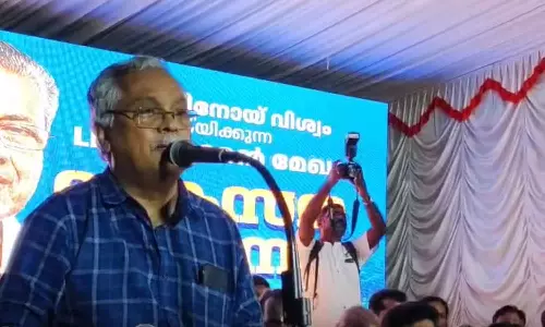 യുഡിഎഫ് നടത്തുന്ന യാത്രയുടെ പേര് അടിയുഗ യാത്ര എന്നാക്കണം: പരിഹാസവുമായി ബിനോയ് വിശ്വം