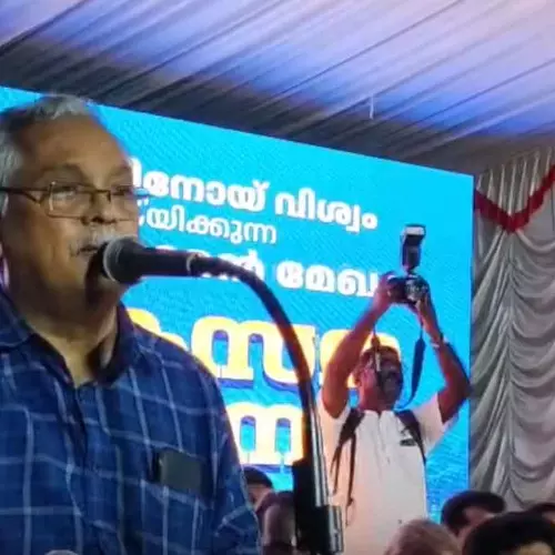 യുഡിഎഫ് നടത്തുന്ന യാത്രയുടെ പേര് അടിയുഗ യാത്ര എന്നാക്കണം: പരിഹാസവുമായി ബിനോയ് വിശ്വം
