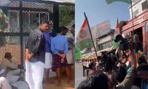 കോഴിക്കോട് സമരാനുകൂലികൾ സ്കൂൾ അടപ്പിച്ചു; ക്ലാസിൽ കയറിയ അധ്യാപകരെ പുറത്താക്കി