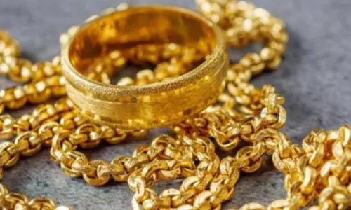 Man arrested for stealing jewelry worth 3,000 riyals from a house in Oman.