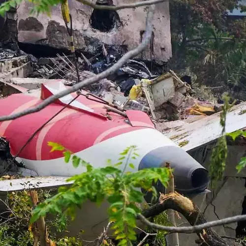 അഹമ്മദാബാദ് വിമാനാപകടം:   ഇന്ധന സ്വിച്ചുകള്‍ പൈലറ്റ് ഓഫാക്കിയതാണ് അപകടകാരണമെന്ന് ഇറ്റാലിയന്‍ പത്രം