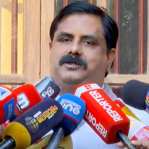 വേദിയിലുണ്ടായത് സ്നേഹത്തള്ളൽ: പുതുയുഗ യാത്രയുടെ വേദിയിൽ ഉന്തും തള്ളും ഉണ്ടായെന്ന പ്രചാരണം വാസ്തവ വിരുദ്ധമെന്ന് ഡിസിസി പ്രസിഡന്റ്