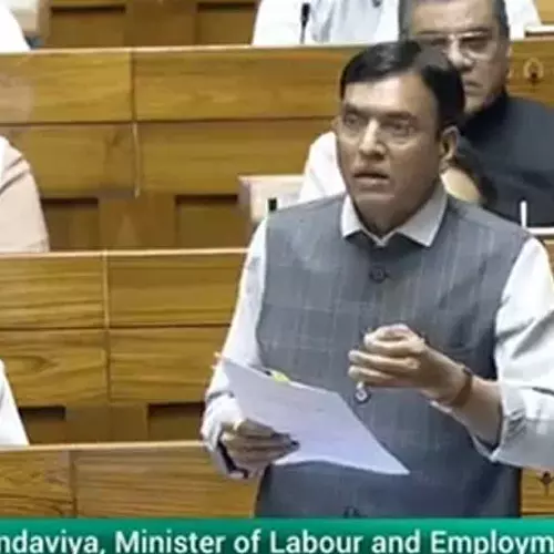 ഇഎസ്‌ഐ മെഡിക്കൽ കോളജ് സംസ്ഥാന സർക്കാർ എസൻഷ്യാലിറ്റി സർട്ടിഫിക്കറ്റ് നൽകിയിലെന്ന് മന്ത്രി മൻസൂഖ് മാണ്ഡവ്യ