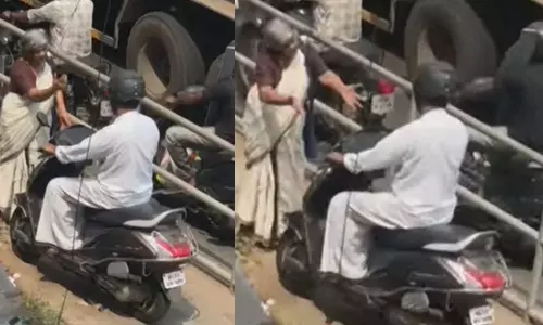 ഫൂട്ട്പാത്തിലൂടെ സ്കൂട്ടറോടിച്ച സംഭവം: യാത്രക്കാരന്റെ ലൈസൻസ് സസ്പെൻഡ് ചെയ്തു