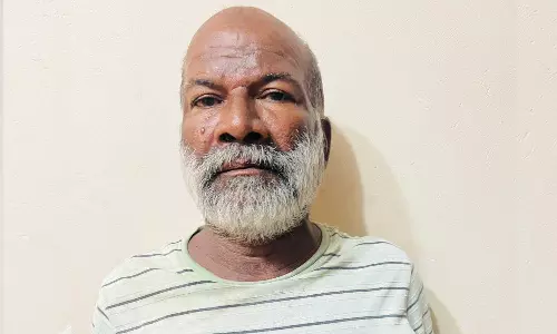 അമ്മയെ കസേരയോടെ വലിച്ചെറിഞ്ഞു; കണ്ണൂരിൽ മദ്യലഹരിയിൽ മകൻ്റെ പരാക്രമം