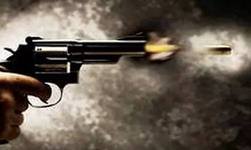 മാധ്യമപ്രവർത്തകന് നേരെ ഗുണ്ടാസംഘത്തിന്റെ വെടിവെപ്പ്