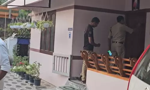 തിരുവനന്തപുരത്ത് വീട് കുത്തി തുറന്ന് വൻ മോഷണം; 27 പവൻ സ്വർണവും 35,000 രൂപയും കവർന്നു