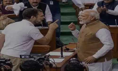 പാർലമെന്റിൽ മോദിയെ മുഖാമുഖം നിന്ന് വെല്ലുവിളിക്കുന്ന രാഹുൽ ഗാന്ധി; പ്രചരിക്കുന്ന ഫോട്ടോയുടെ വാസ്തവമെന്ത്?
