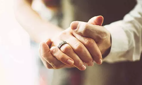 ലവ് ജിഹാദ് ആരോപിച്ച് മിശ്രവിവാഹം തടഞ്ഞ് ഹിന്ദുത്വ സംഘടനകൾ,  വരനെതിരെ കേസെടുത്ത് പൊലീസ് ; സ്വത്ത് തട്ടിയെടുക്കാനുള്ള അമ്മാവൻ്റെ കളികളെന്ന് വധു