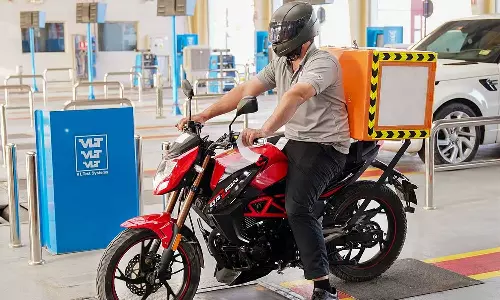 Dubai extends delivery bike registration by a year, rolls out new inspection standards