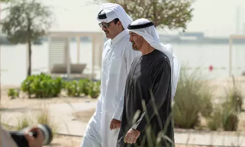 ഖത്തർ അമീർ അബൂദബിയിൽ; യുഎഇ പ്രസിഡന്റുമായി കൂടിക്കാഴ്ച നടത്തി