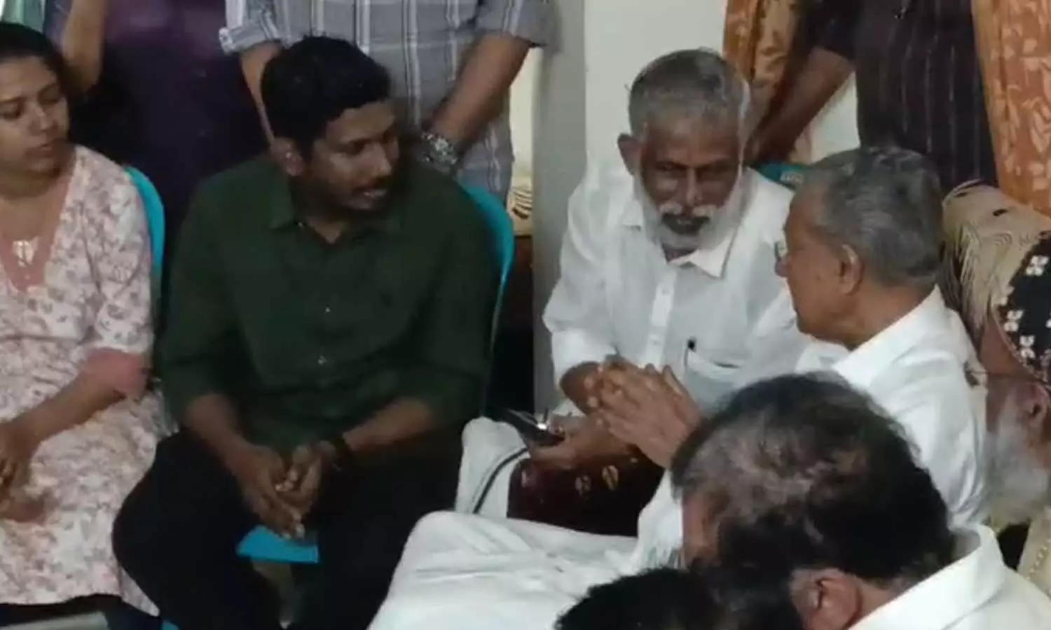 രാജ്യത്തെ ആദ്യ അവയവമാറ്റ ആശുപത്രിക്ക് ആലിന്റെ പേര് നൽകും; ആലിൻ ഷെറിന്റെ വീട് സന്ദർശിച്ച് മുഖ്യമന്ത്രി രാജ്യത്തെ ആദ്യ അവയവമാറ്റ ആശുപത്രിക്ക് ആലിന്റെ പേര് നൽകും; ആലിൻ ഷെറിന്റെ വീട് സന്ദർശിച്ച് മുഖ്യമന്ത്രി