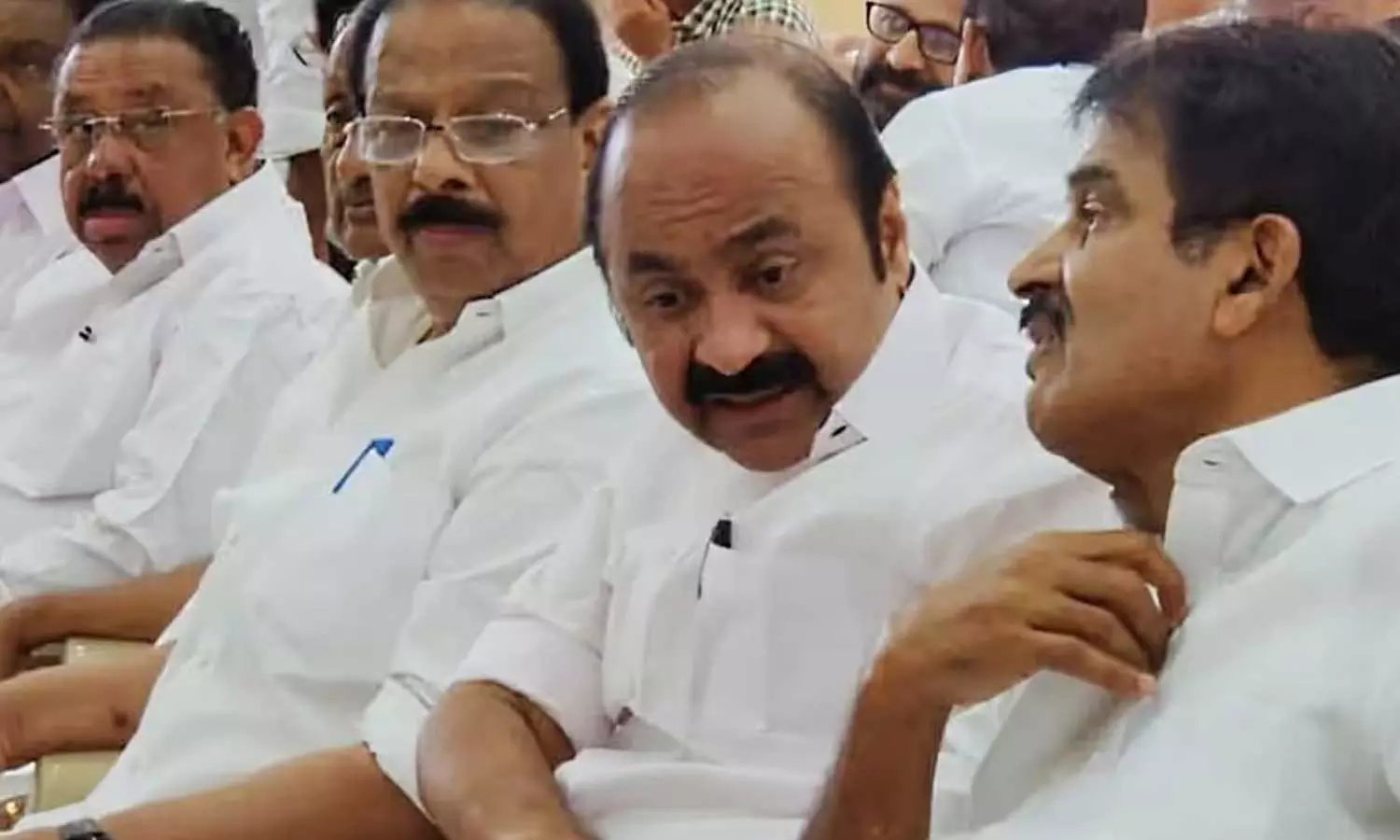 നിയമസഭ തെരഞ്ഞെടുപ്പിൽ തുടർച്ചയായി മത്സരിച്ചവരെ മാറ്റി നിർത്തണം: കെപിസിസി എക്സിക്യൂട്ടീവിൽ ആവശ്യം നിയമസഭ തെരഞ്ഞെടുപ്പിൽ തുടർച്ചയായി മത്സരിച്ചവരെ മാറ്റി നിർത്തണം: കെപിസിസി എക്സിക്യൂട്ടീവിൽ ആവശ്യം