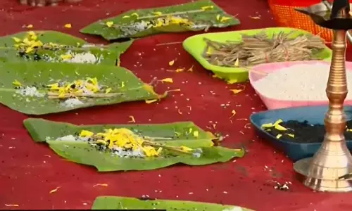 ആലുവ മണപ്പുറത്ത് പതിനായിരങ്ങൾ ബലിതർപ്പണം നടത്തി;  ഇന്ന് ഉച്ചവരെ തർപ്പണം തുടരും