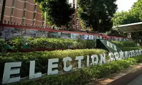 ബംഗാള്‍ എസ്ഐആര്‍: വീഴ്ച വരുത്തിയ ഏഴ് ഉദ്യോഗസ്ഥര്‍ക്ക് സസ്പെന്‍ഷന്‍