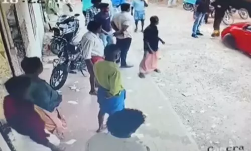 യുവാവിനെ കാറിടിപ്പിക്കാൻ ശ്രമം; കൊല്ലത്ത് ബിവറേജസിന് മുന്നിൽ സംഘർഷം