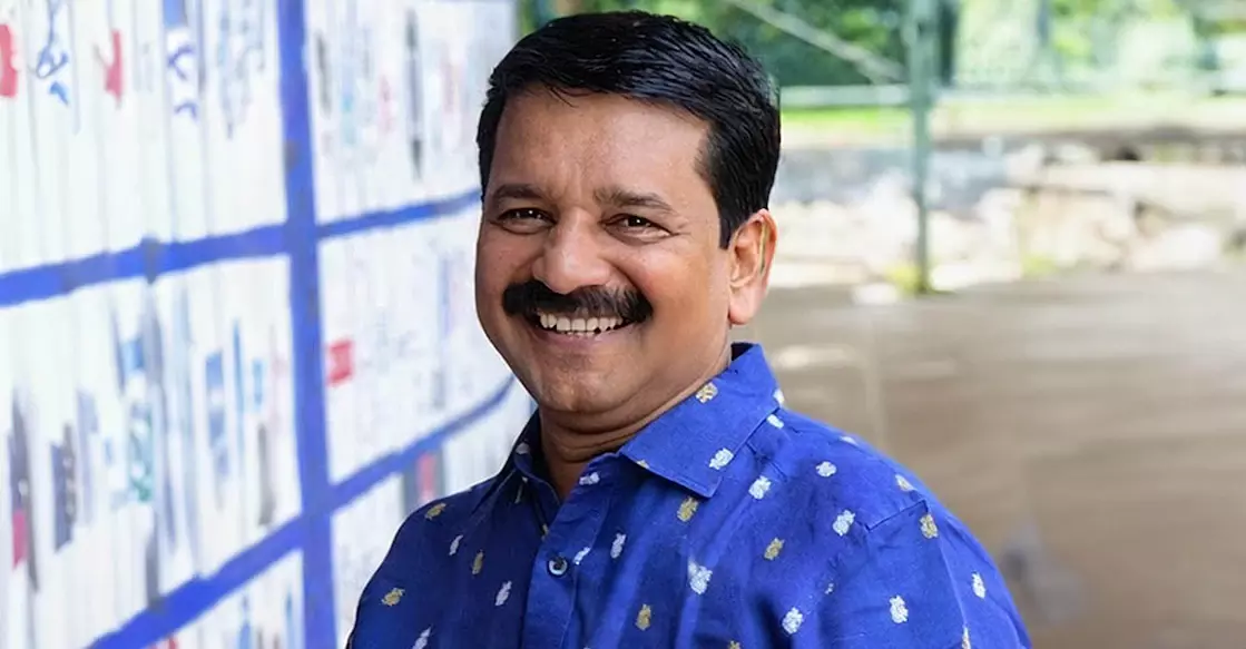 വി.എസിന്റെ മുൻ പിഎ എ.സുരേഷ് ഇന്ന് യുഡിഎഫ് വേദിയിൽ വി.എസിന്റെ മുൻ പിഎ എ.സുരേഷ് ഇന്ന് യുഡിഎഫ് വേദിയിൽ