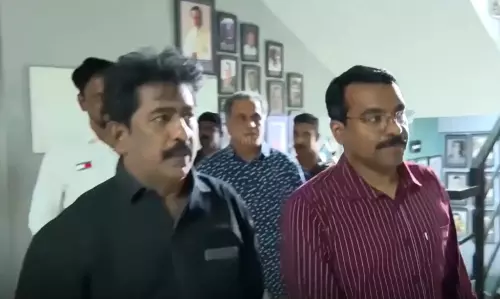 കോൺഗ്രസിലേക്കെന്ന ചര്‍ച്ചകൾക്കിടെ പ്രേംകുമാര്‍ ഇന്ന് കെപിസിസി വേദിയിൽ