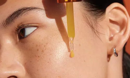 വിറ്റാമിന്‍ സി സെറം ഉപയോഗിക്കുന്നവരാണോ?; ഈ തെറ്റുകള്‍ ഒഴിവാക്കാം...