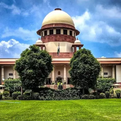 പെണ്കുട്ടിയുടെ മാറിടത്തില് സ്പര്ശിച്ചത് ബലാത്സംഗശ്രമമല്ലെന്ന് അലഹബാദ് ഹൈക്കോടതി; വിവാദവിധി റദ്ദാക്കി സുപ്രിംകോടതി