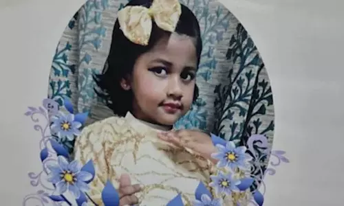 അവളുടെ സ്കൂളിലേക്കായിരുന്നു ഞങ്ങളുടെ യാത്ര; പെട്ടെന്നൊരു കാറ് വന്നിടിച്ചു; ഞാൻ അയാളോട് സഹായത്തിനായി യാചിച്ചു, പക്ഷെ നൽകിയില്ല’: ഓട്ടോയിൽ കാറിടിച്ച് കുട്ടി മരിച്ചതിൽ മുത്തശി