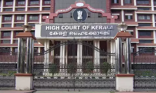 സര്‍ക്കാര്‍-അര്‍ധ സര്‍ക്കാര്‍ സ്ഥാപനങ്ങളിലെ താൽകാലിക ജീവനക്കാരെ സ്ഥിരപ്പെടുന്നതാനുള്ള ഉത്തരവ് തടഞ്ഞ് ഹൈക്കോടതി