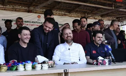 റമദാനിലെ ആദ്യ ദിനം ബംഗ്ലാദേശിലെ റോഹിങ്ക്യൻ അഭയാർഥികൾക്കൊപ്പം ചെലവഴിച്ച് മെസ്യൂദ് ഓസിൽ