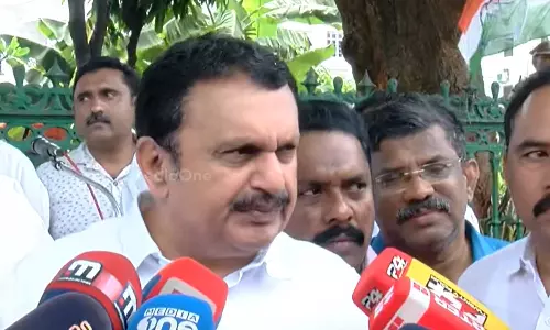 സർക്കാർ ആശുപത്രിയിൽ ഓപ്പറേഷൻ ചെയ്താൽ ഒരു കത്രിക ഫ്രീ എന്ന രീതിയാണ്: കെ.മുരളീധരൻ