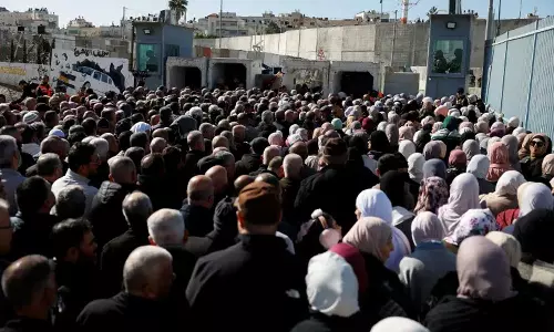 അൽ-അഖ്സയിൽ റമദാനിലെ ആദ്യ വെള്ളിയാഴ്ച പ്രാർഥന തടഞ്ഞ് ഇസ്രായേൽ