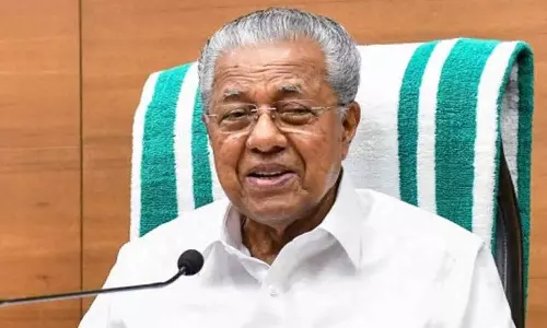 പുതിയ പിആർ തന്ത്രവുമായി സർക്കാർ; ജീവനക്കാരുടെ മൊബൈൽ നമ്പറിലേക്ക് മുഖ്യമന്ത്രിയുടെ സന്ദേശം പുതിയ പിആർ തന്ത്രവുമായി സർക്കാർ; ജീവനക്കാരുടെ മൊബൈൽ നമ്പറിലേക്ക് മുഖ്യമന്ത്രിയുടെ സന്ദേശം