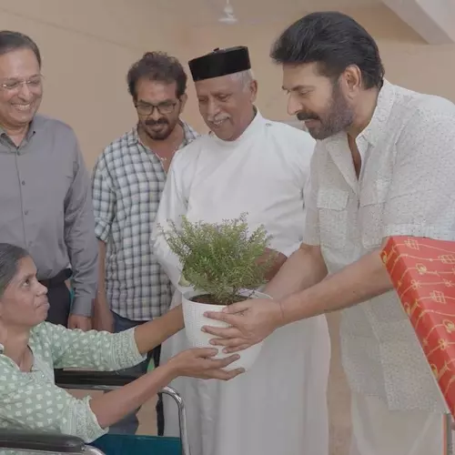 actor mammootty donates artificial legs to sandhya