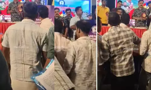 പൊലീസ് അസോസിയേഷൻ സമ്മേളനത്തിൽ തര്‍ക്കം: എസ്എഫ്ഐ പ്രവർത്തകർ  മർദിച്ച സംഭവത്തിൽ പ്രമേയം അവതരിപ്പിക്കുന്നത് തടഞ്ഞ് ഔദ്യോഗിക പക്ഷം