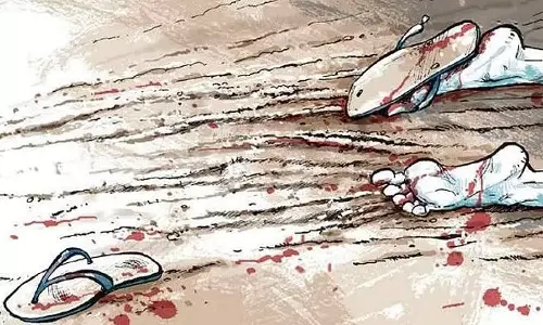 ദുരഭിമാനക്കൊല; സഹോദരിയുടെ മകളുടെ ആൺ സുഹൃത്തിനെ ട്രാക്ടറിൻ്റെ ബാറ്ററി മോഷ്ടിക്കാൻ ശ്രമിച്ചു എന്നാരോപിച്ച് തല്ലിക്കൊലപ്പെടുത്തി