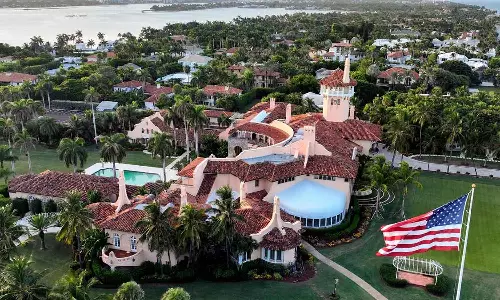 ട്രംപിൻ്റെ റിസോർട്ടിൽ അതിക്രമിച്ചു കയറാൻ ശ്രമം; ആയുധധാരിയെ വെടിവെച്ചുകൊന്നു