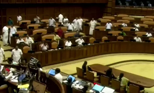 നിയമസഭ സമ്മേളനം ഇന്ന് പുനരാരംഭിക്കും; ശബരിമല സ്വർണക്കൊള്ളയിൽ സഭ പ്രക്ഷുബ്ധമാകും നിയമസഭ സമ്മേളനം ഇന്ന് പുനരാരംഭിക്കും; ശബരിമല സ്വർണക്കൊള്ളയിൽ സഭ പ്രക്ഷുബ്ധമാകും