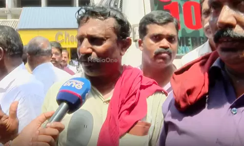 ഒരാളെ രണ്ട് കാലൊക്കെ മുറിഞ്ഞിട്ടാണ് പുറത്തെടുത്തത്. കെട്ടിടം വീഴുന്നത് കണ്ട് പലരും ഓടി