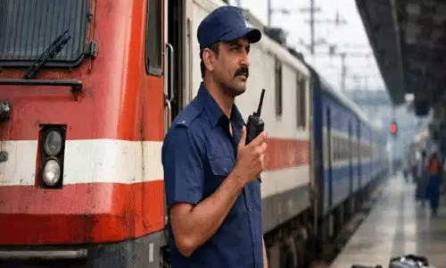 കിലോമീറ്ററുകൾക്ക് പണം, കുടുംബത്തിന് സൗജന്യ യാത്ര; ലോക്കോ പൈലറ്റിന്റെ സാലറി അറിയാം