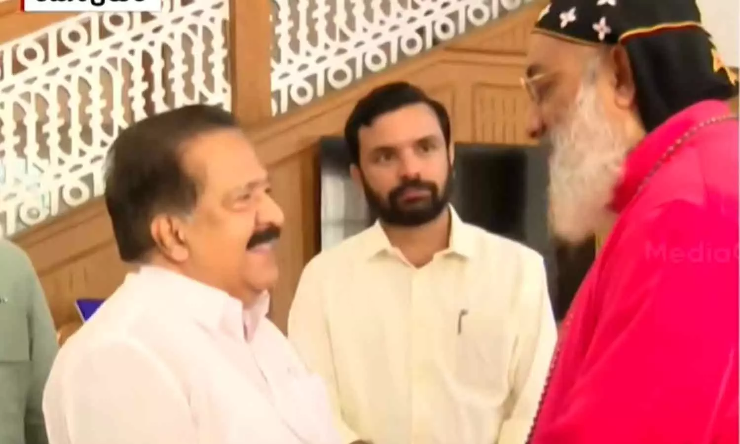 രാഷ്ട്രീയക്കാരായത് കൊണ്ട് രാഷ്ട്രീയവും സംസാരിച്ചിട്ടുണ്ടാവുമല്ലോ..; ഓർത്തഡോക്സ് സഭാ അധ്യക്ഷനെ കണ്ടതിന് ശേഷം പ്രതികരണവുമായി രമേശ് ചെന്നിത്തല രാഷ്ട്രീയക്കാരായത് കൊണ്ട് രാഷ്ട്രീയവും സംസാരിച്ചിട്ടുണ്ടാവുമല്ലോ..; ഓർത്തഡോക്സ് സഭാ അധ്യക്ഷനെ കണ്ടതിന് ശേഷം പ്രതികരണവുമായി രമേശ് ചെന്നിത്തല