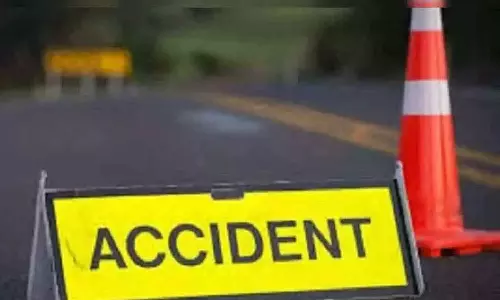 കെഎസ്ആർടിസി ബസ് ലോറിയിലിടിച്ച് മൂന്നു പേർക്ക് പരിക്ക്