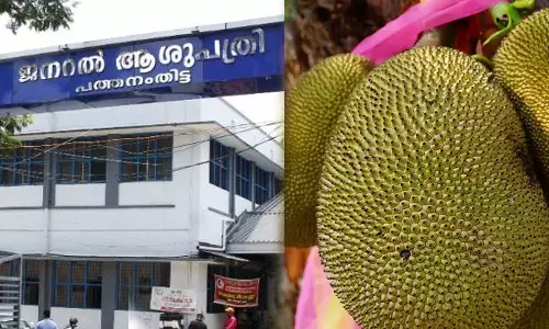 പത്തനംതിട്ട ജനറൽ ആശുപത്രിയിൽ രോഗിയുടെ തലയിൽ ചക്ക വീണു; അപകടം അത്യാഹിത വിഭാഗത്തിന് മുന്നില്‍