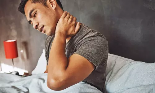 ഉറങ്ങി എഴുന്നേറ്റപ്പോൾ കഴുത്തുവേദന? എപ്പോൾ ഡോക്ടറെ കാണണം? അറിയാം